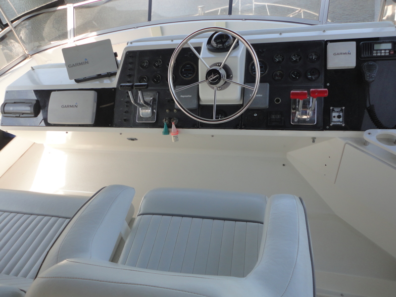 1995 Carver 370 Aft Cabin Motor Yacht