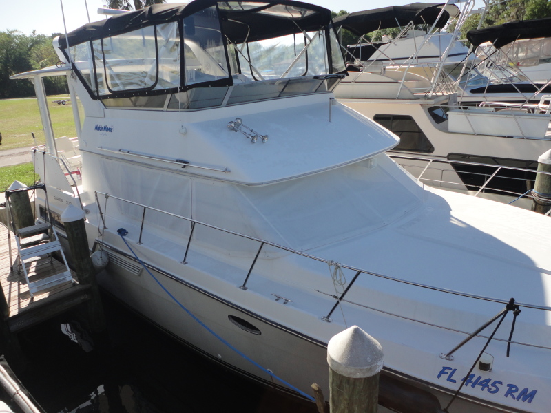 1995 Carver 370 Aft Cabin Motor Yacht
