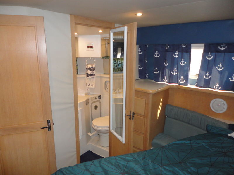1995 Carver 370 Aft Cabin Motor Yacht