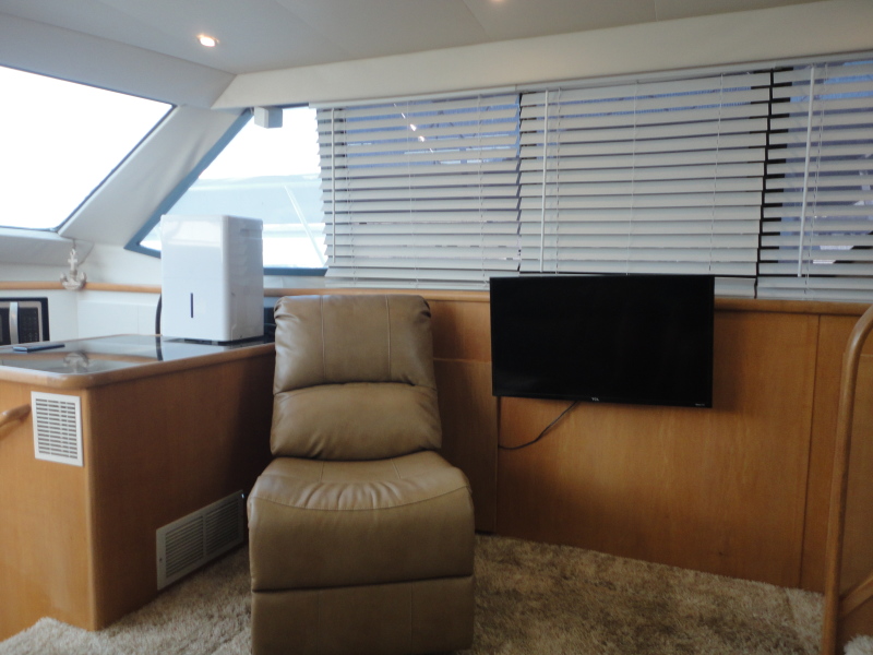 1995 Carver 370 Aft Cabin Motor Yacht