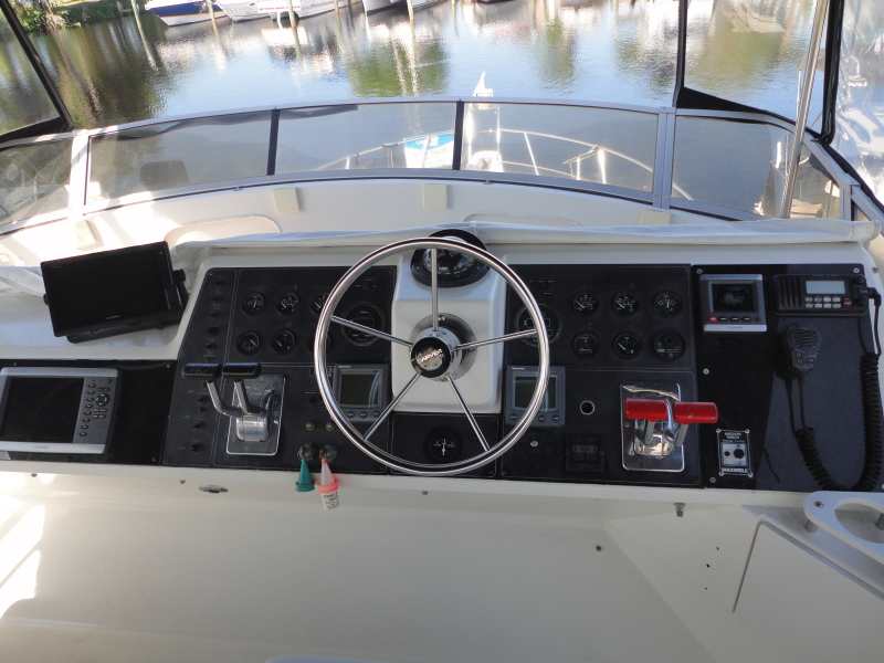 1995 Carver 370 Aft Cabin Motor Yacht