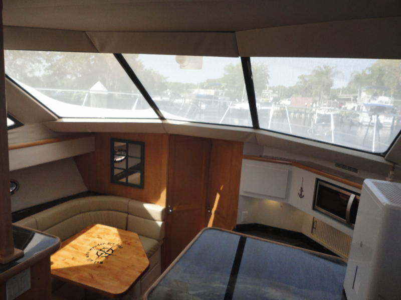 1995 Carver 370 Aft Cabin Motor Yacht