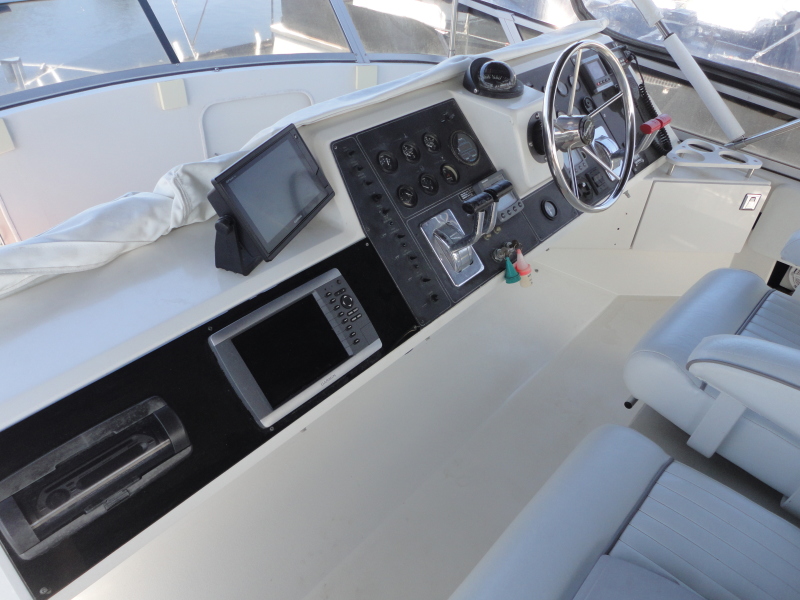 1995 Carver 370 Aft Cabin Motor Yacht