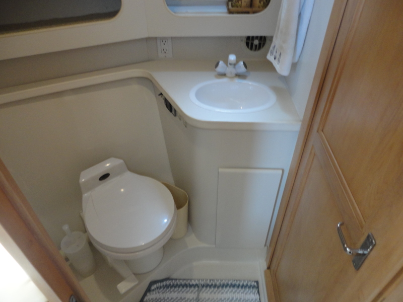 1995 Carver 370 Aft Cabin Motor Yacht