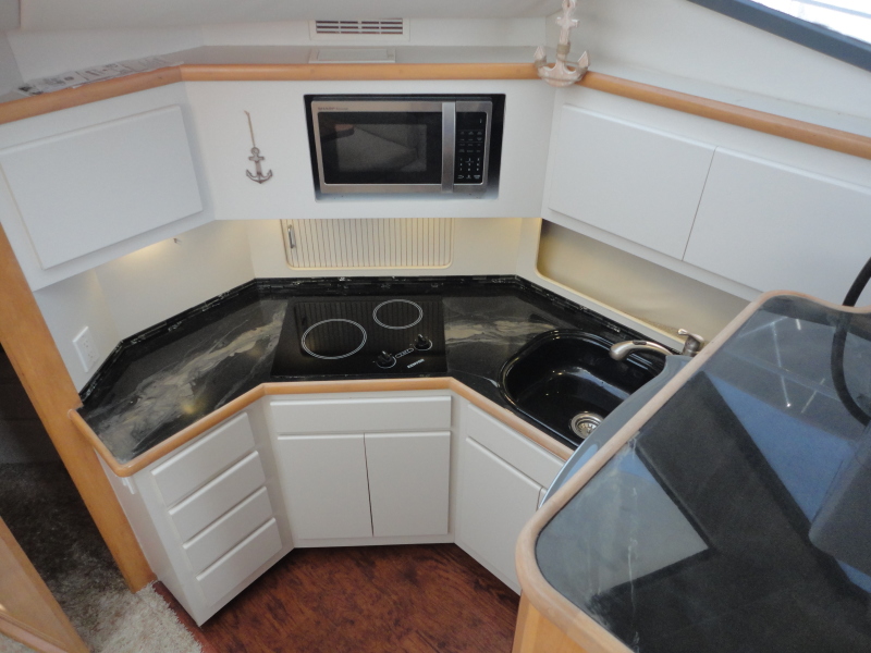 1995 Carver 370 Aft Cabin Motor Yacht