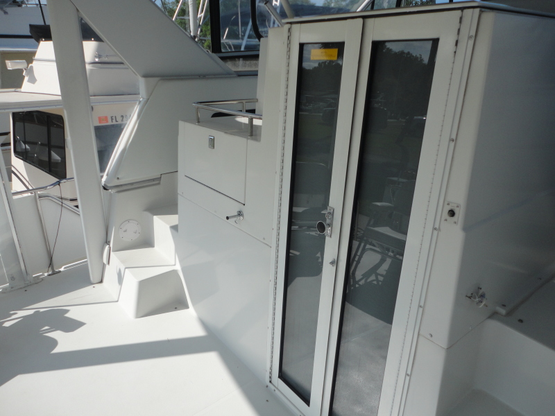1995 Carver 370 Aft Cabin Motor Yacht