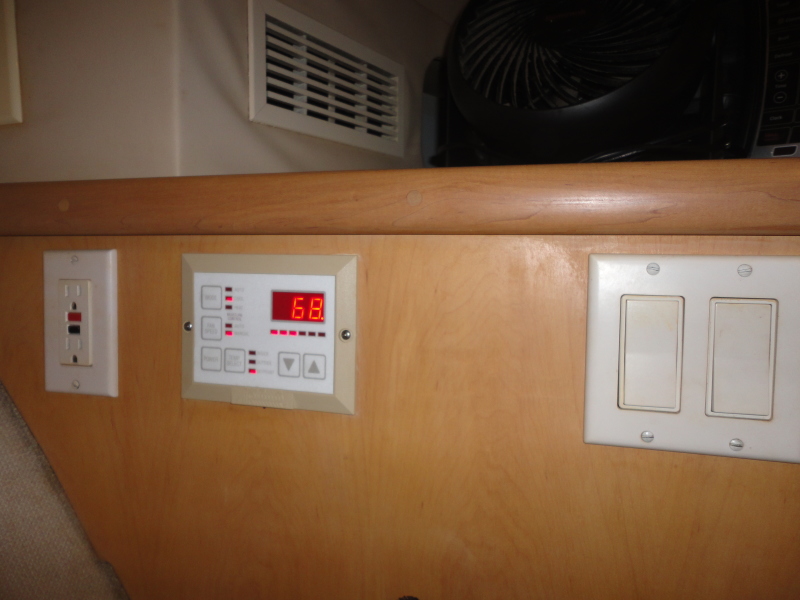 1995 Carver 370 Aft Cabin Motor Yacht
