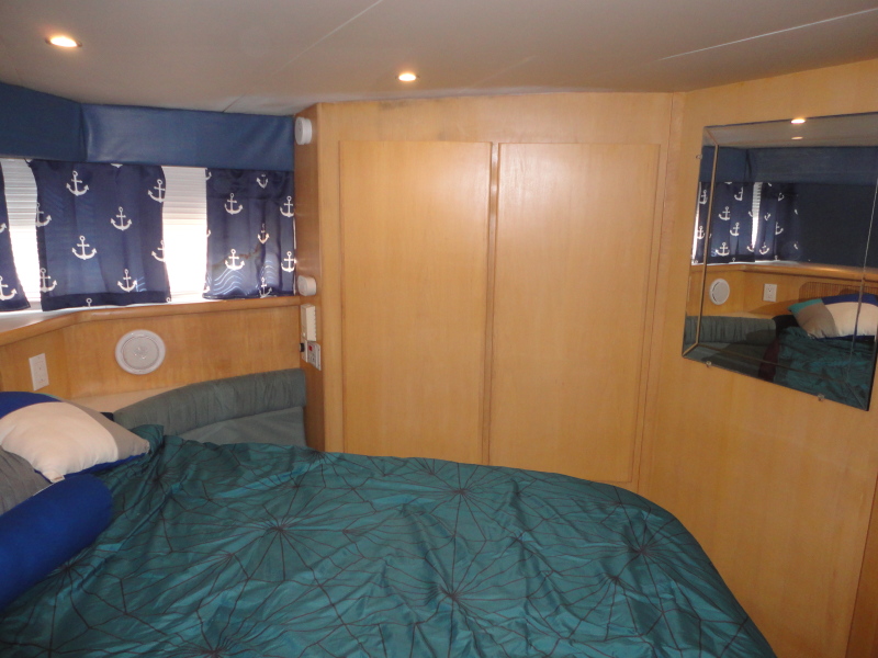 1995 Carver 370 Aft Cabin Motor Yacht