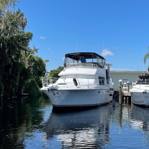 1995 Carver 370 Aft Cabin Motor Yacht
