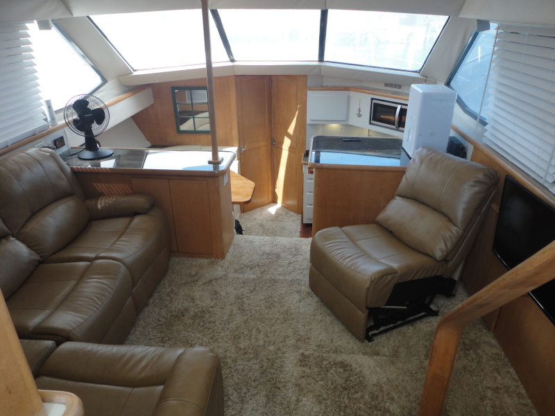 1995 Carver 370 Aft Cabin Motor Yacht