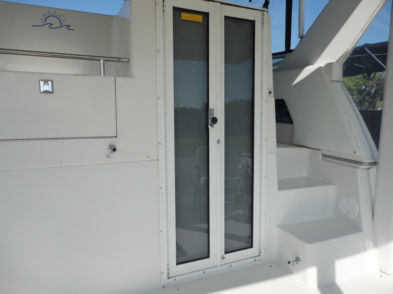 1995 Carver 370 Aft Cabin Motor Yacht
