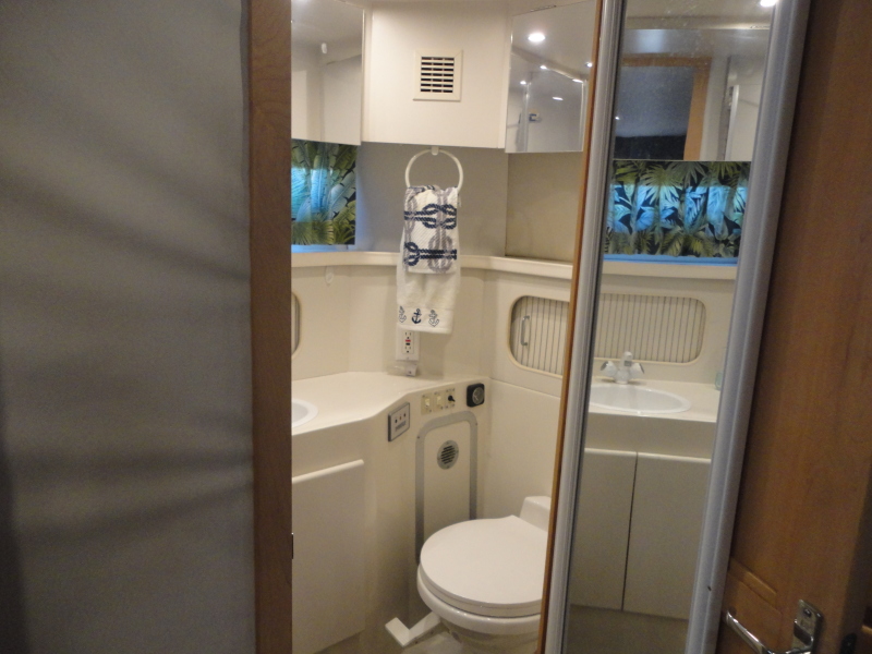 1995 Carver 370 Aft Cabin Motor Yacht