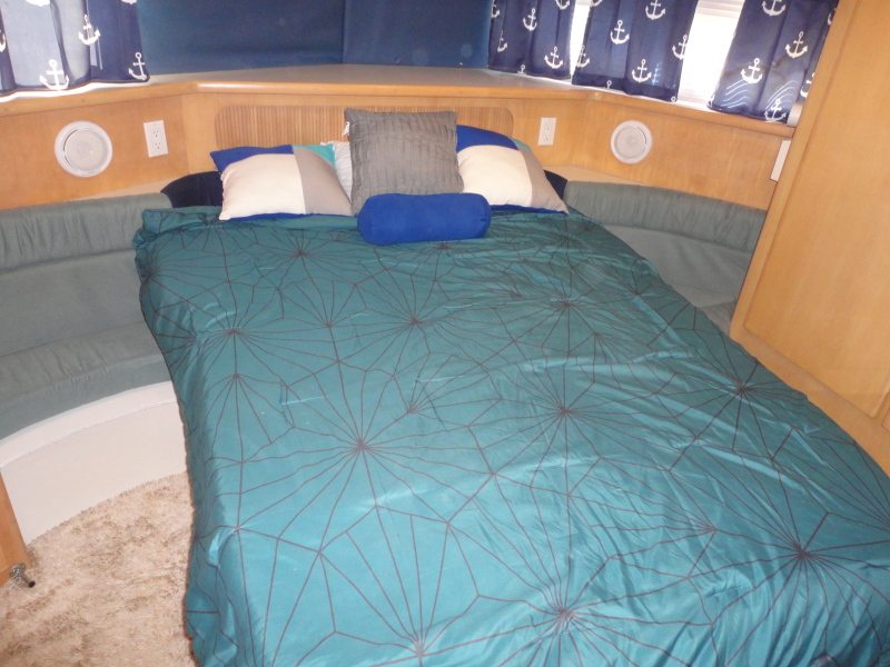 1995 Carver 370 Aft Cabin Motor Yacht