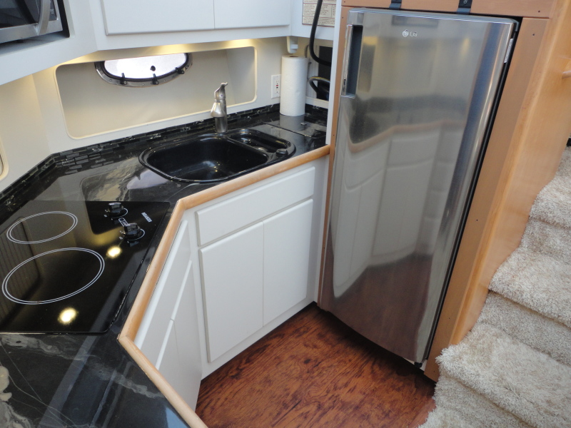 1995 Carver 370 Aft Cabin Motor Yacht