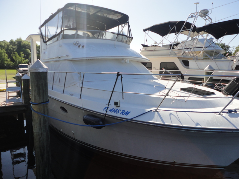 1995 Carver 370 Aft Cabin Motor Yacht