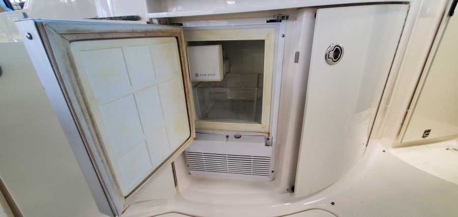 20 Cockpit Icemaker