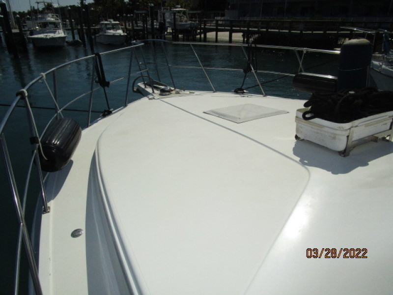 44' Navigator foredeck1
