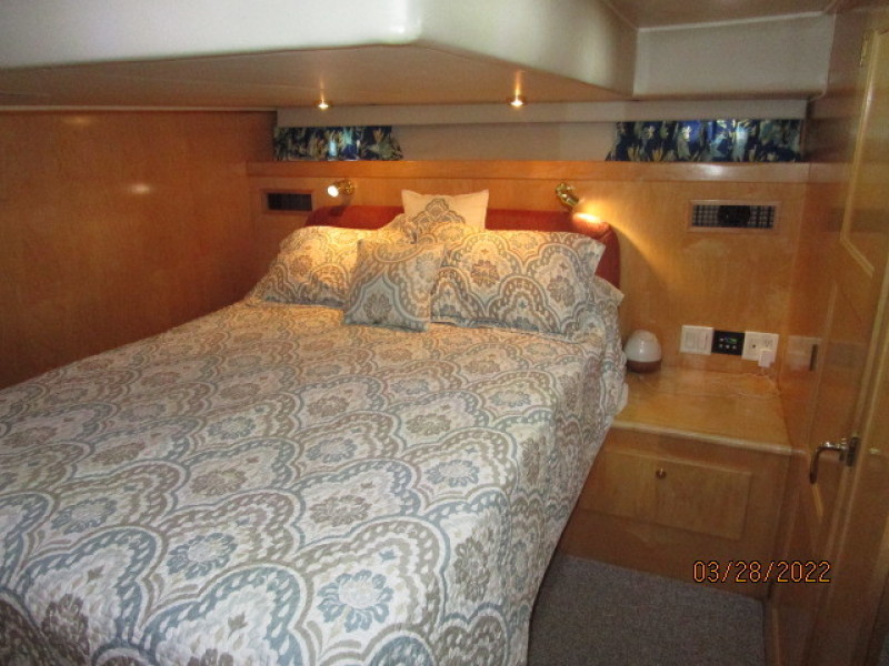 44' Navigator master stateroom
