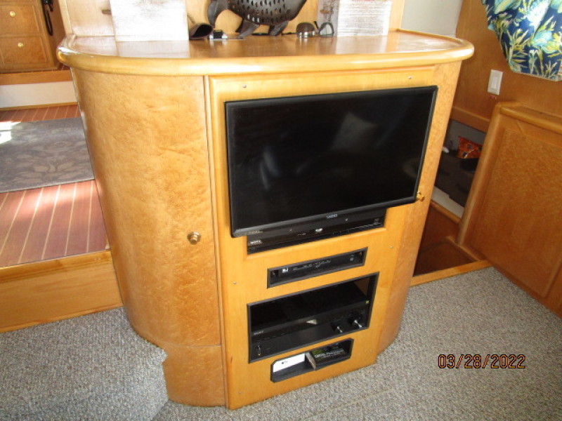 44' Navigator salon entertainment center
