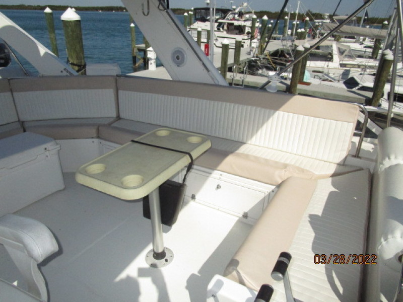 44' Navigator flybridge seating1