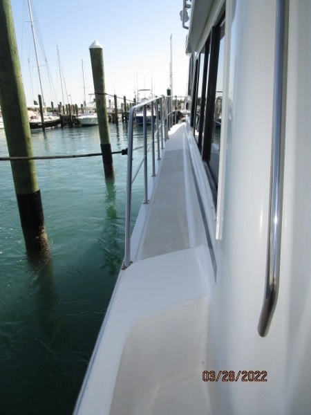 44' Navigator port side deck2