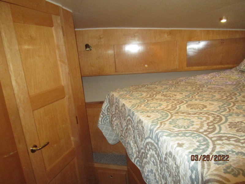 44' Navigator guest stateroom port