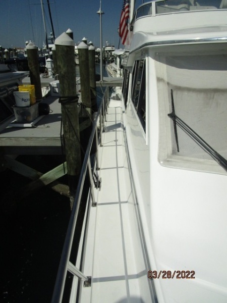 44' Navigator starboard side deck1