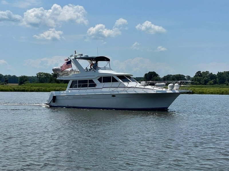 44' Navigator starboard forward profile