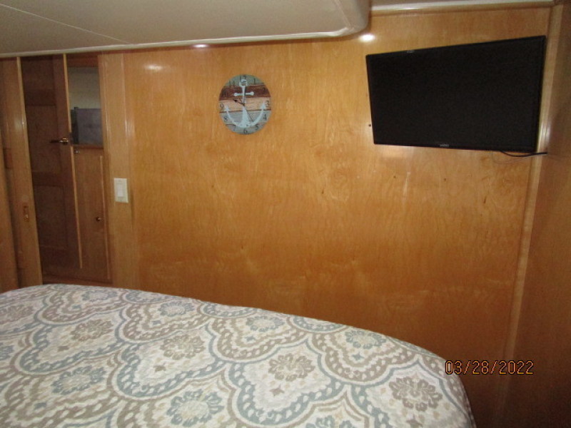44' Navigator master stateroom starboard