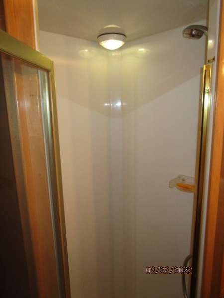44' Navigator guest stateroom shower