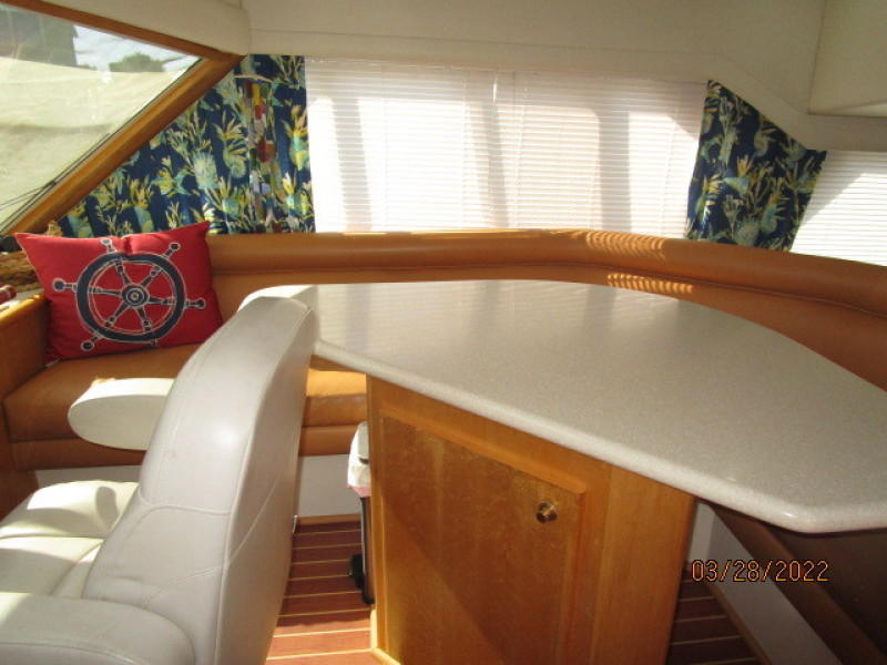 44' Navigator pilothosue starboard