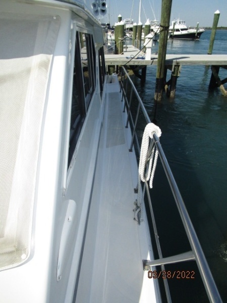 44' Navigator port side deck1