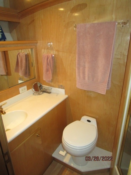 44' Navigator master stateroom head