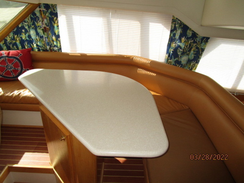 44' Navigator pilothouse seating