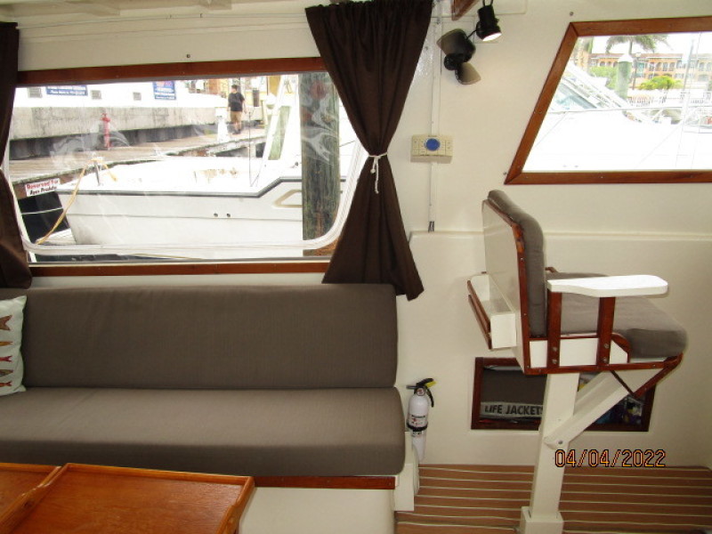 27' Albin salon port
