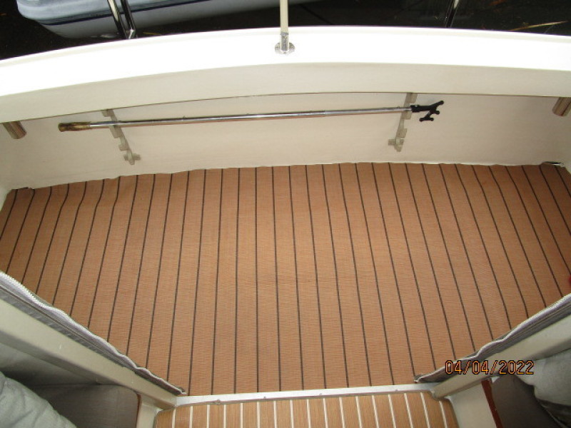 27' Albin cockpit3