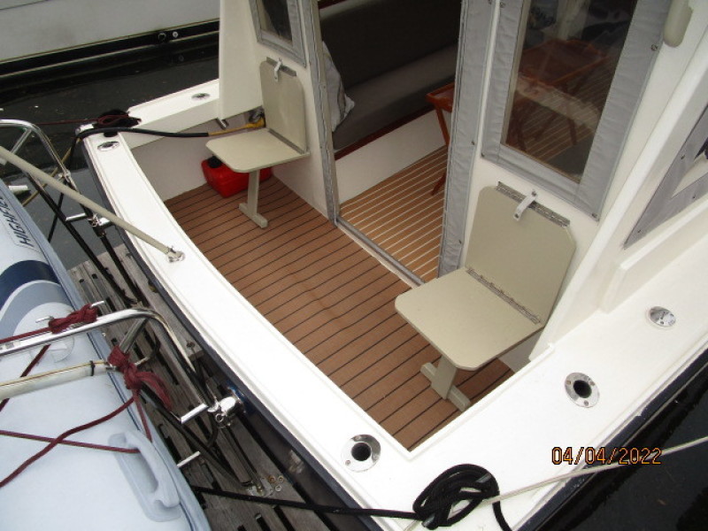 27' Albin cockpit2