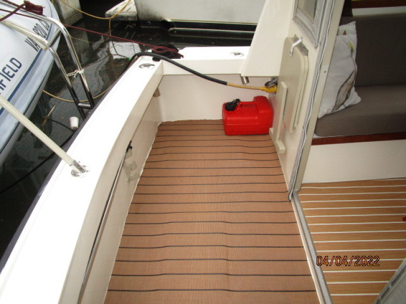 27' Albin cockpit port