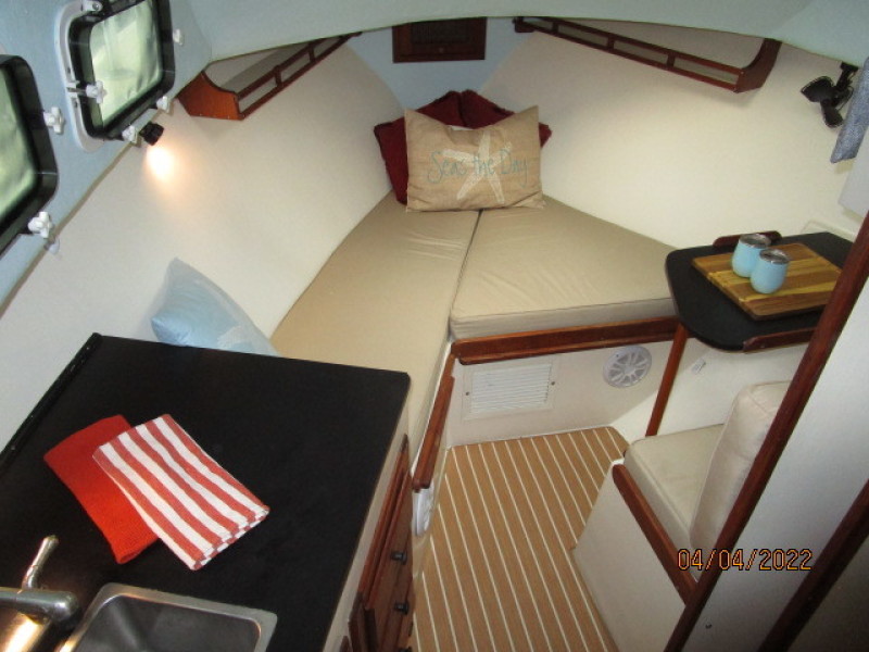 27' Albin lower deck
