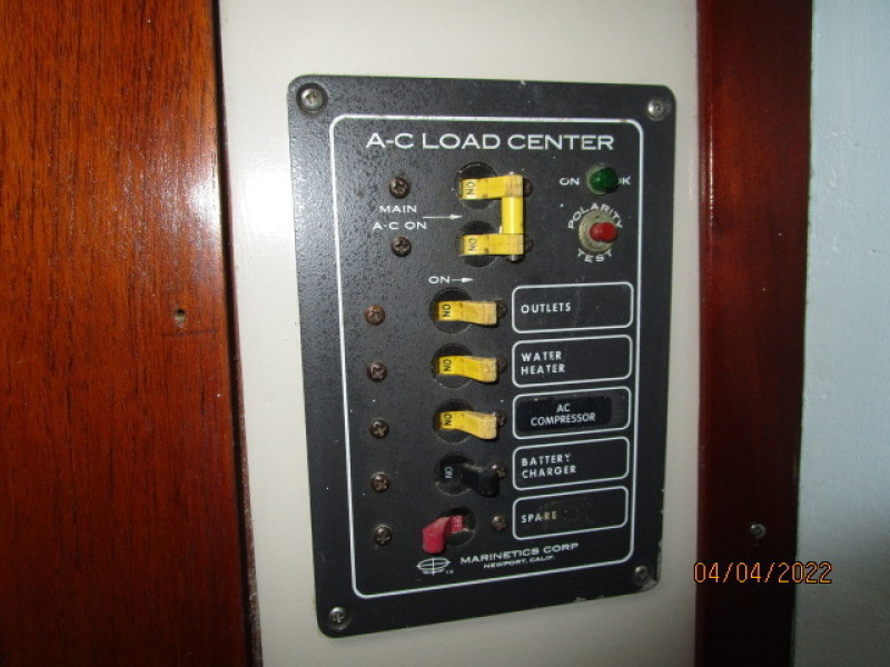 27' Albin electrical panel2