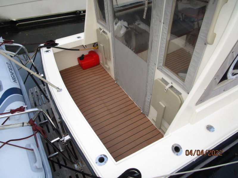 27' Albin cockpit1