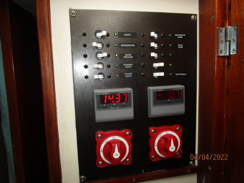 27' Albin electrical panel1