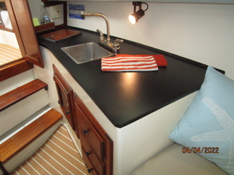 27' Albin galley2