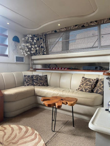 Salon port side