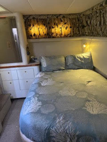 Master stateroom queen berth