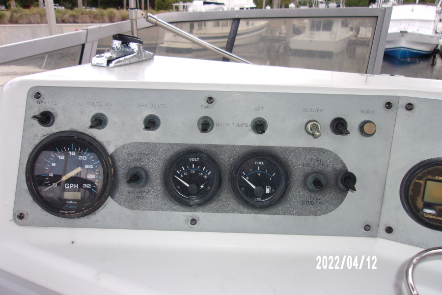 1995 Carver 310 Santego