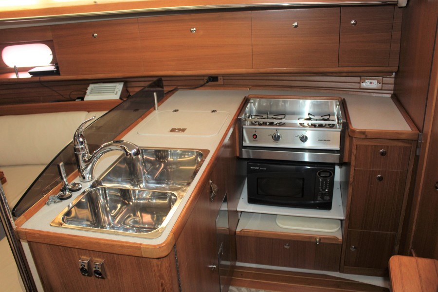 2012 Catalina 355