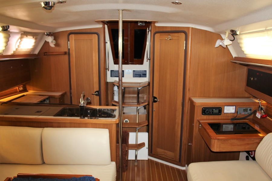 2012 Catalina 355