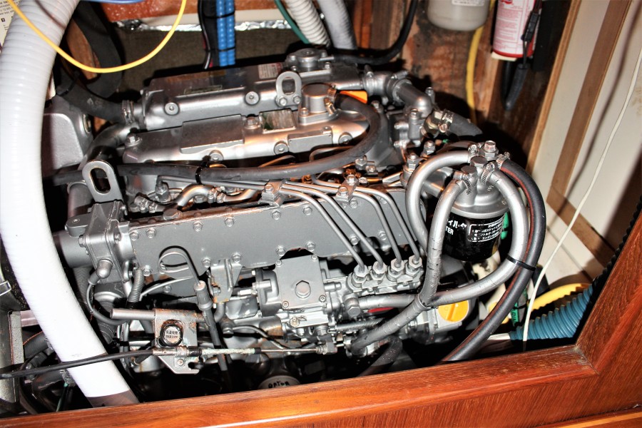 2004 Hunter 420