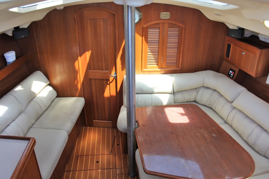 2004 Hunter 420